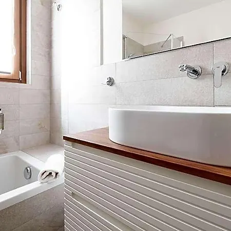 Hotel Italianway - Dosso Del Grillo 1a